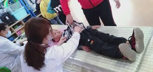 情系幼儿健康成长,——小精灵幼儿园秋季体检活动