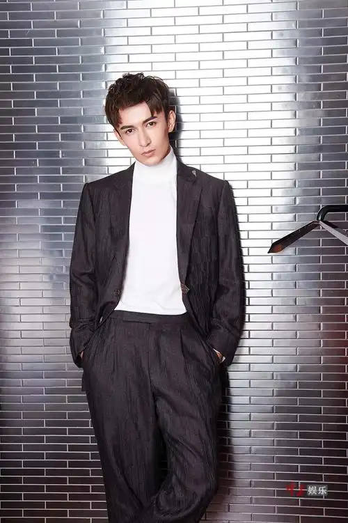 米热出席时尚盛典斩获年度新生代男艺人奖