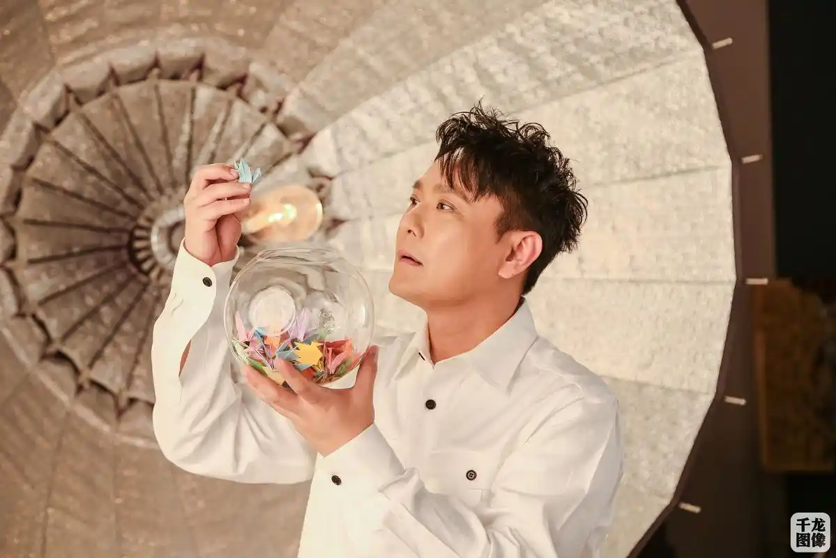 张信哲为全国助残日发声与众星齐唱爱的阳光助力公益