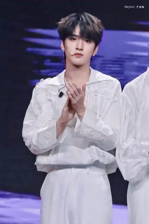 严浩翔超话95#严浩翔微博音乐盛典秋日look#钻石的光芒永远遮不掉