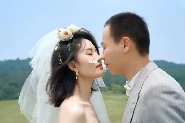 婚纱照风格  #外景婚纱照  #花花  #森系婚纱照