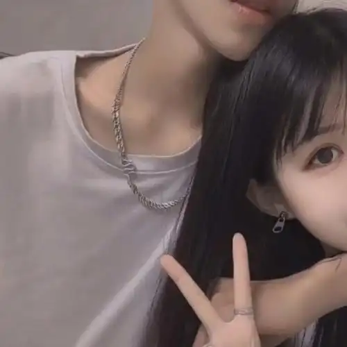 qq情侣头像霸气恩爱亲吻留住你的温暖