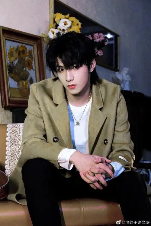 刘耀文冬日暖色写真##刘耀文 超绝少年气