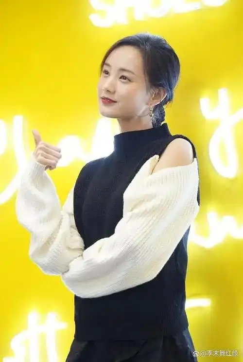 李一桐的身材笑容和颜值简直让人陶醉演技更是精湛无比