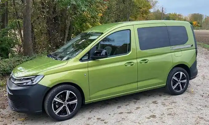 大众全新caddy实拍曝光造型方正/高尔夫同款前脸-图1