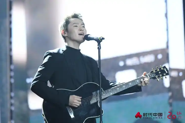 梁博献唱《出现又离开》《男孩》《日落大道》