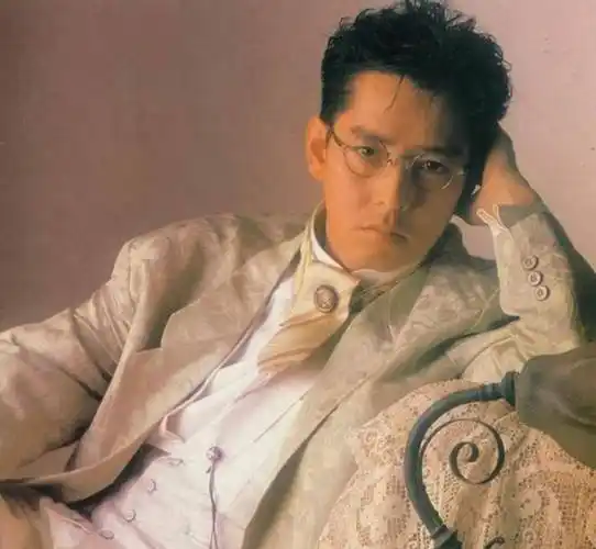 港版"虹桥一姐":为追谭咏麟30年不工作,不婚不育孤独终老_林楚萍_偶像