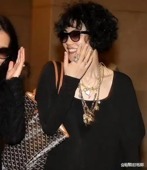 盘点10位女星的奢侈生活杨幂一张面膜2万王菲私人飞机五千万