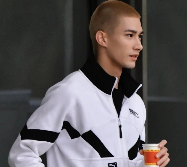 《创4》你磕"你滴涵王"cp吗?曾涵江给米卡加油,像宣誓主权