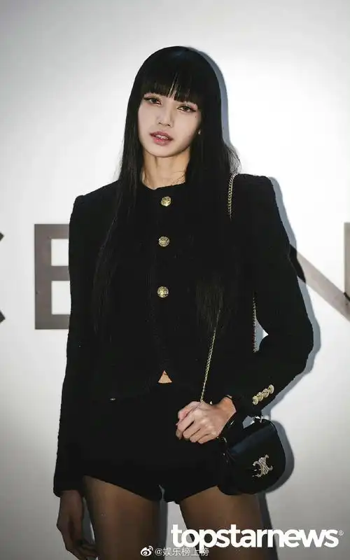 black pink lisa这个黑长直生图简直是富江本人7815#lisa黑长直