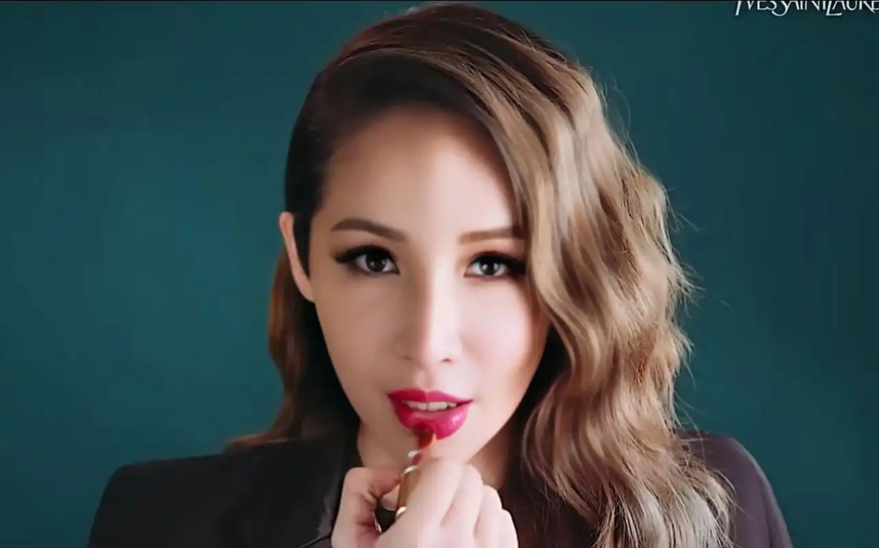 萧亚轩复出坦言过度练舞致伤!