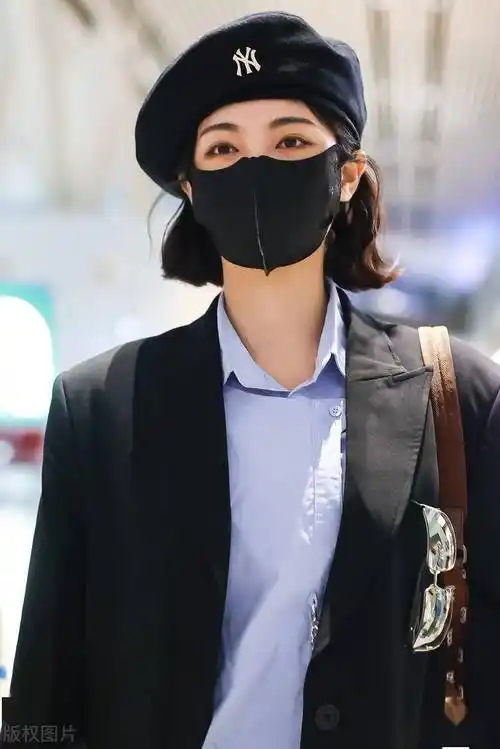 许佳琪现身上海机场,身着驼色长靴帅气俊朗_驼色_许佳琪_上海机场