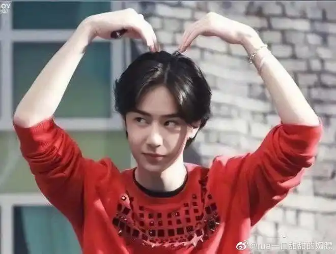 王一博给您比心7815 图源水印-博哥的小罗同学