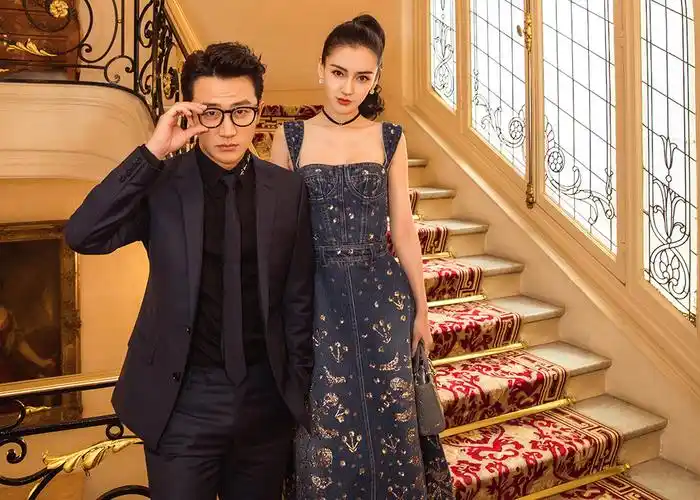 黄轩眼镜杀展不羁态度与杨颖演绎蓝调浪漫