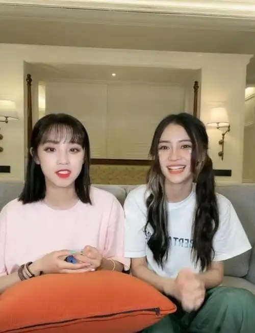 不和风波后,杨颖空降宋雨琦直播间,约饭做指甲,感情超级好