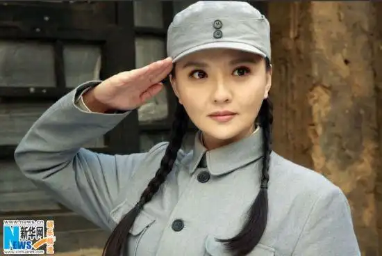 孙茜《三进山城》女八路造型被赞(组图)