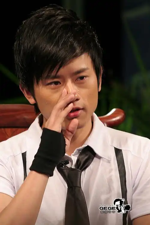 张杰,虽然你只是快乐男声的第四名,但是在我心里你真的很棒,刚开始并