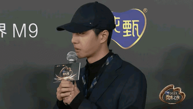 原创王一博你终于不戴帽子了却被网友怀疑脱发才戴的假发引热议