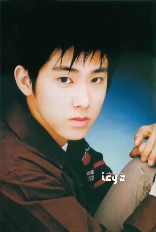 祝贺郑允浩solo2初动破15万