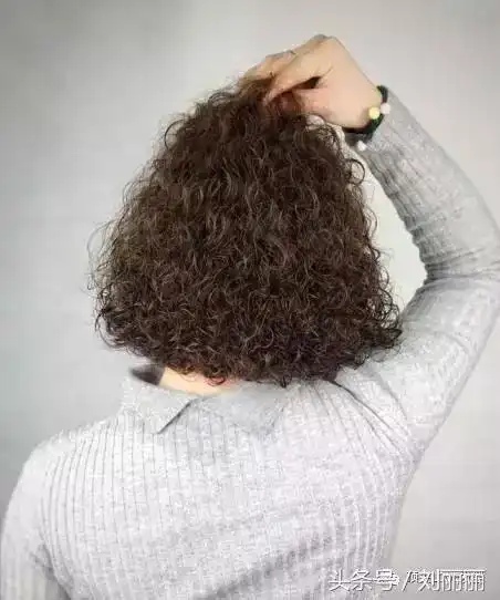 2017洋气小卷烫发火爆来袭,你准备好了吗?