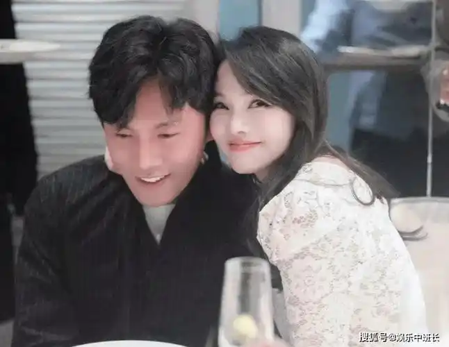 56岁伊能静巴黎街头被偶遇脸小肤白好漂亮网友完全被迷住了