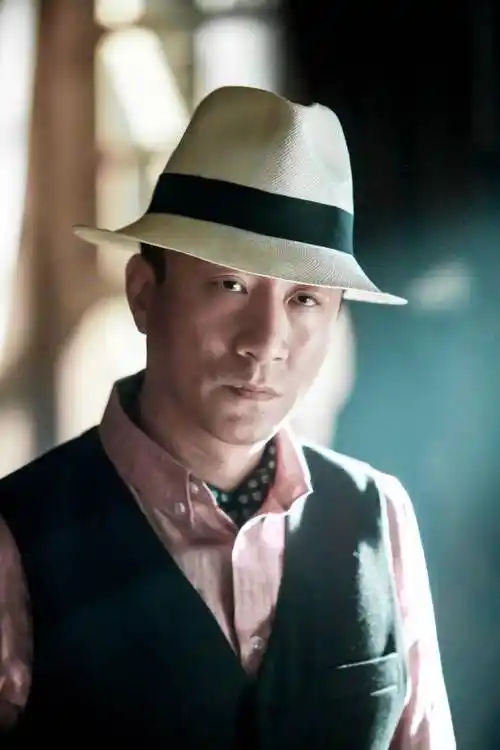 被孙红雷抛弃, 8年内两次离婚四次堕胎, 如今满脸苍老孤身坐地铁【微