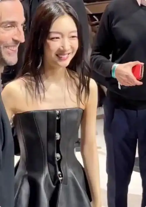 撞衫尴尬,有人倾城佳人,有人像小孩穿大人衣服|宋茜|抹胸|杨幂|刘亦菲