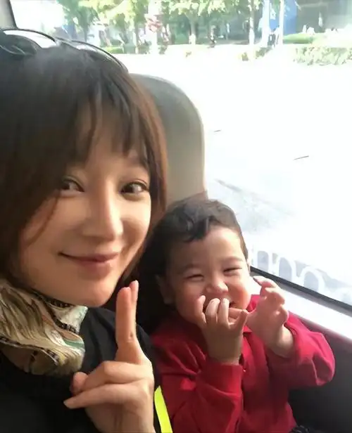 回顾主持人胡蝶我这辈子最正确的决定就是为导演陆川生一儿一女