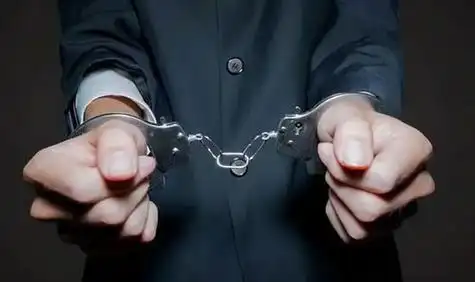 就是从刑事拘留之后到逮捕之前,公安机关可以将犯罪嫌疑人关在看守所