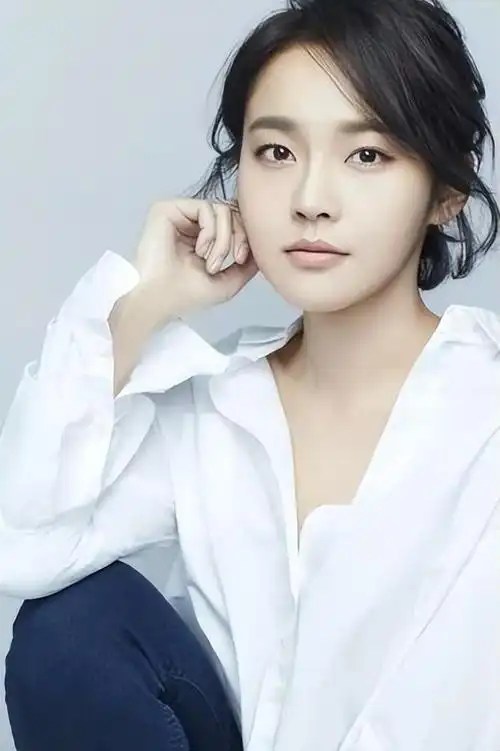 回顾冻龄女神张佳宁拒绝认亲父百万豪宅送母出道14年零绯闻