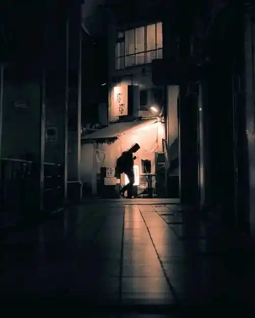 拍摄剪影,不仅是对光影艺术的探索,更是对生活细节的捕捉和情感的抒发