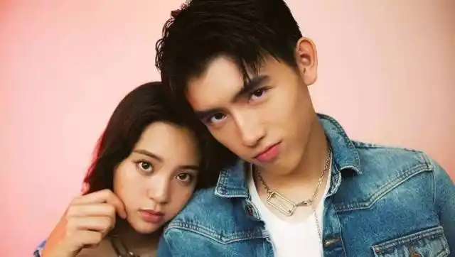 欧阳娜娜晒照有亮点,疑与男朋友秀恩爱,网友:和陈飞宇官宣了?