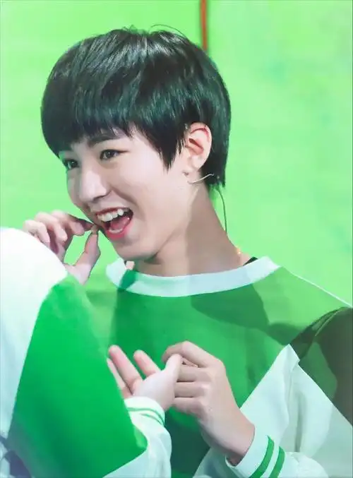 单飞7年:易烊千玺拿下百亿票房,再看王源,王俊凯实在令人唏嘘