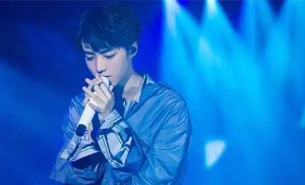 扛住了千玺的舞姿,扛住了王俊凯的颜值,却扛不住王源的爱心_易烊_公益