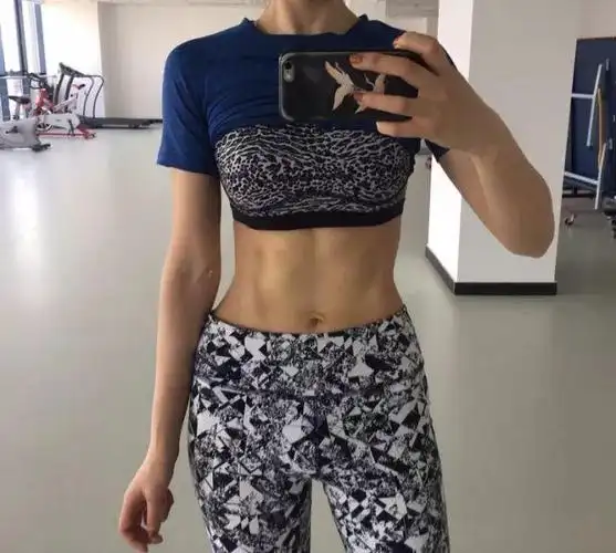 学习令你1年内练出马甲线的方案,使用这3招,马甲线变清晰了