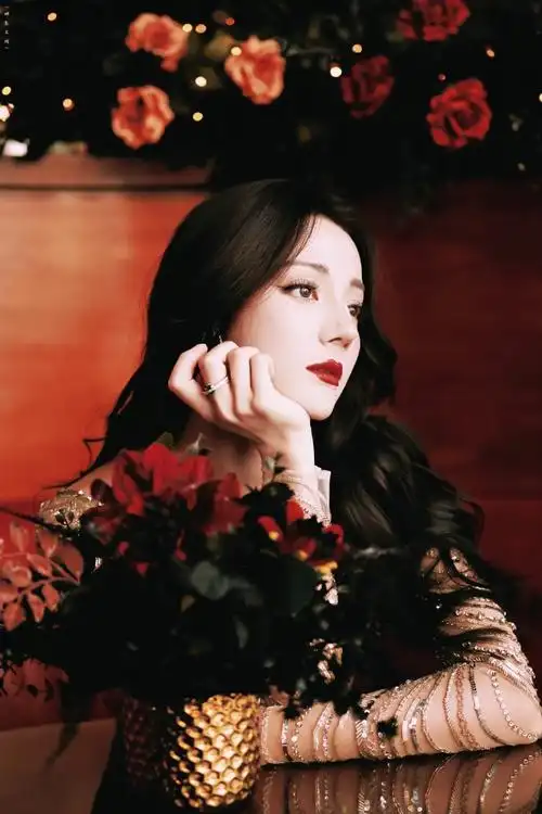 热烈玫瑰 鎏金摇曳9578好美好贵#迪丽热巴鎏金长裙梦回乔晶晶