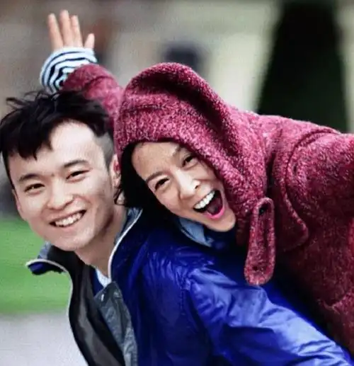 董子健在2012年以仅19岁之龄推出了他的首部个人电影作品《青春派》