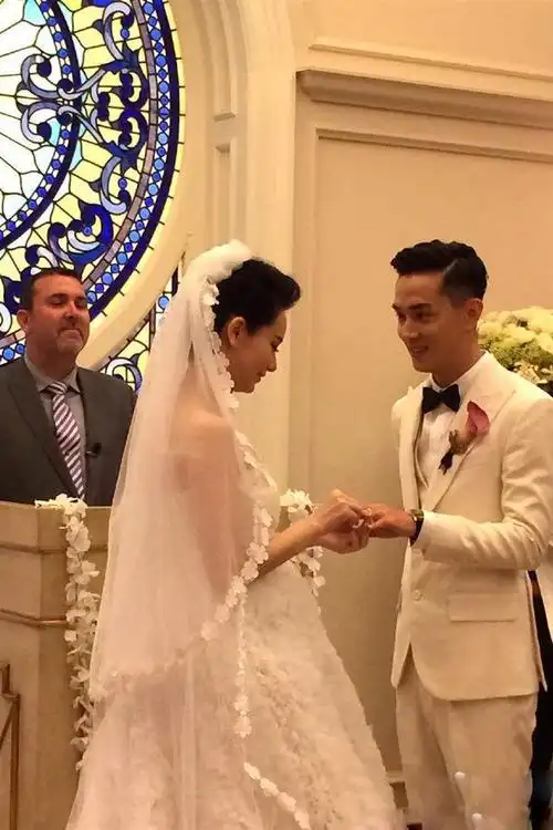 戚薇和李承铉曾经的婚礼照曝光