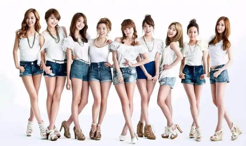 但是不管是大公司组合还是小公司女团,都另辟蹊径的同时,在当下的女团