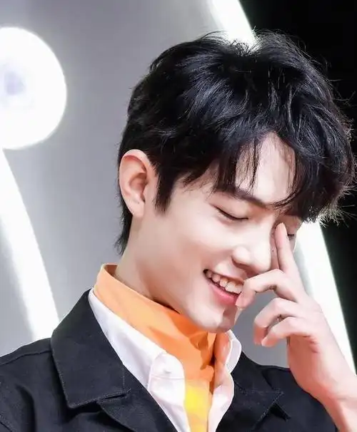 肖战登笑容守护榜一恰逢农历生日粉丝吸取教训低调送祝福