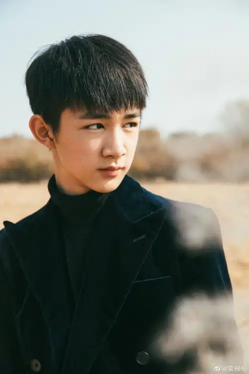 荣梓杉弟弟获得釜山电影节最佳创意奖最佳新人男演员啦!