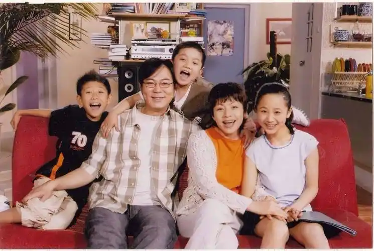 电视剧《家有儿女》每一个暑假都要在电视上播放个几遍,里面的几位小