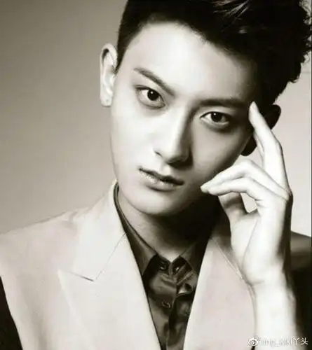 黄子韬直播首谈离世的父亲:无论怎样也要坚强