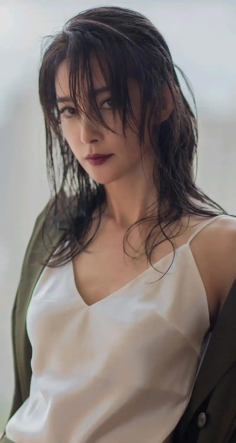 气质女神李冰冰高清写真,身材曼妙,风采依旧