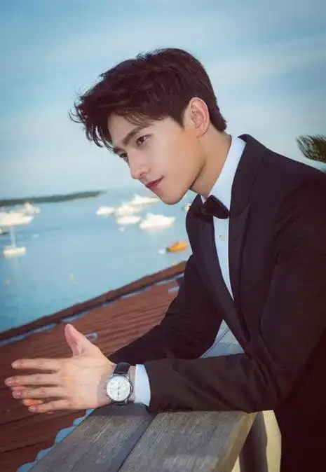 湖南卫视节目单出来了,还爆出杨洋彩排跳舞的照片,你们决定好跨年要看