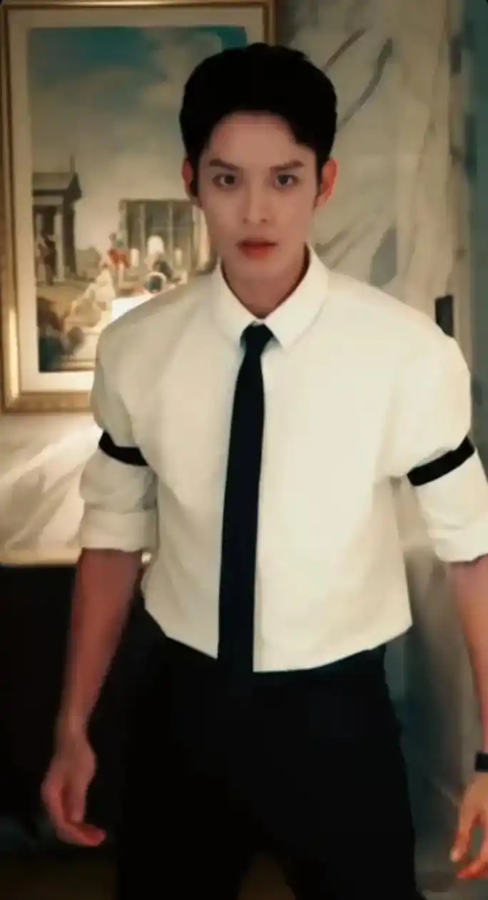 曹佑宁 #为你逆光而来 #他在逆光中告白 整点照片看看咯 - 抖音