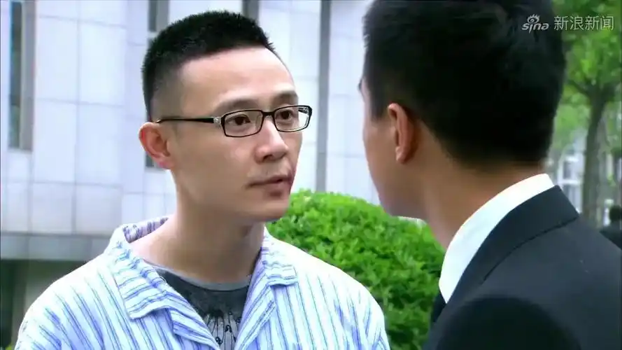 门第:小贝医院偶遇马小龙,怎料却被春生撞见,大打出手