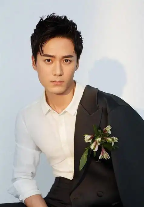 2003年,在古装剧《少年天子》中饰演博果尔.