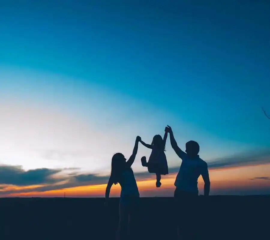 我和那个男人最后一次谈话,看着他们一家三口的背影,我渐渐