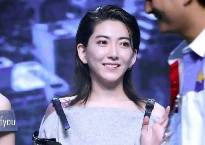 "快乐女声"人气王刘忻,拒绝参加《浪姐》,错失翻红的机会!